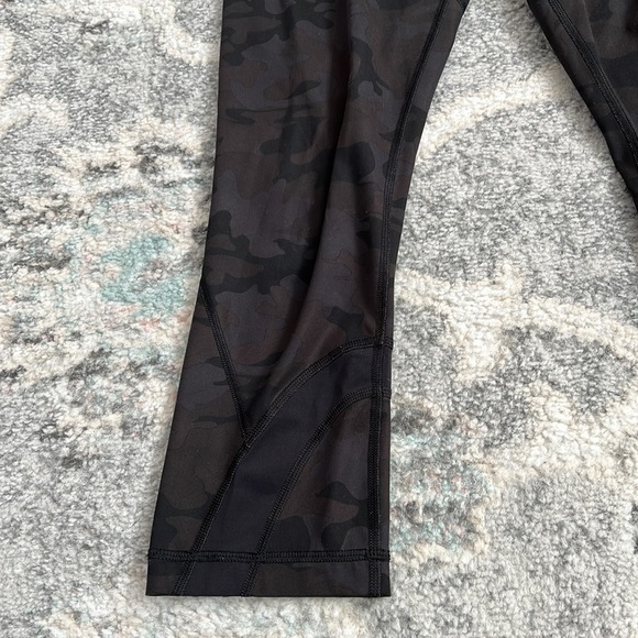 Lululemon camo crop leggings - Picture 3 of 8